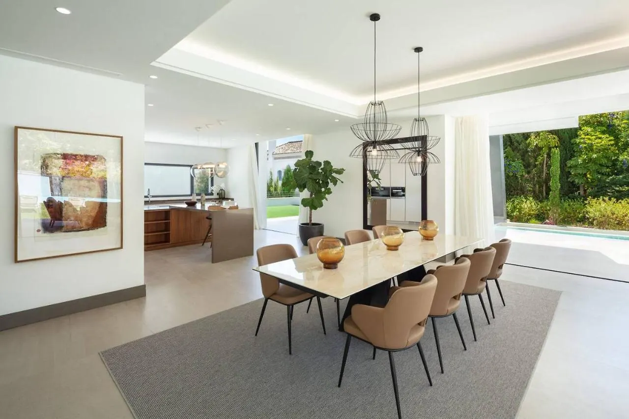 Daire Newly Built 6 Bdrm Luxury Villa In Nueva Andalucia Marbella