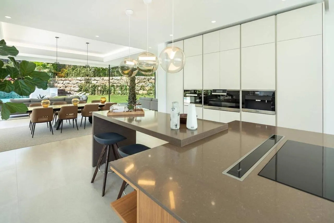 Newly Built 6 BDRM Luxury Villa in Nueva Andalucía Marbella 0*,
