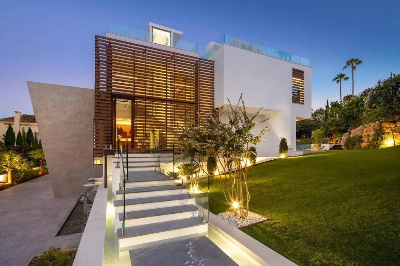 Apartamento Newly Built 6 BDRM Luxury Villa in Nueva Andalucía Marbella