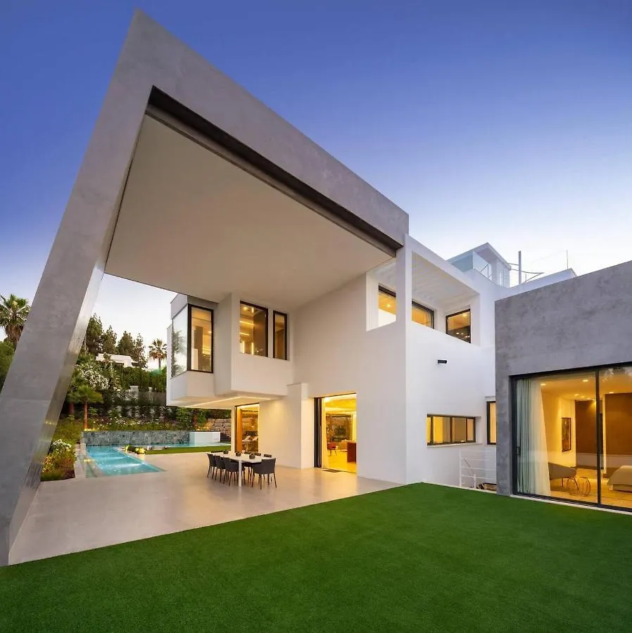 Newly Built 6 BDRM Luxury Villa in Nueva Andalucía Marbella Espanha