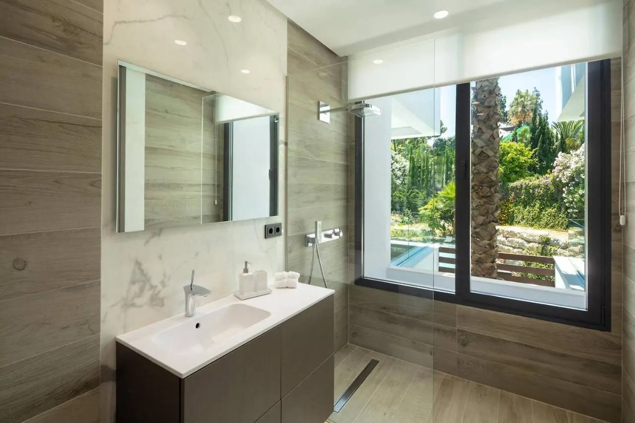 Newly Built 6 BDRM Luxury Villa in Nueva Andalucía Marbella