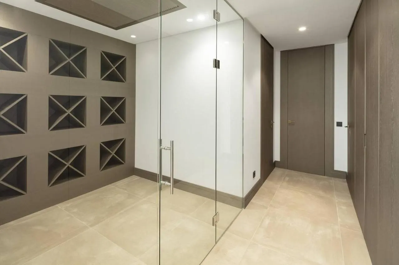 Apartment Newly Built 6 Bdrm Luxury Villa In Nueva Andalucia Marbella