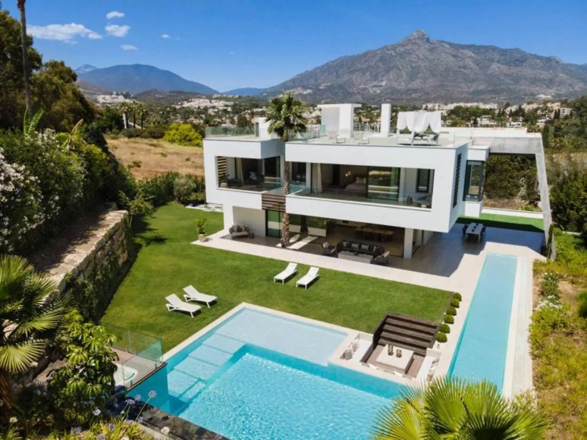 Apartment Newly Built 6 Bdrm Luxury Villa In Nueva Andalucia Marbella