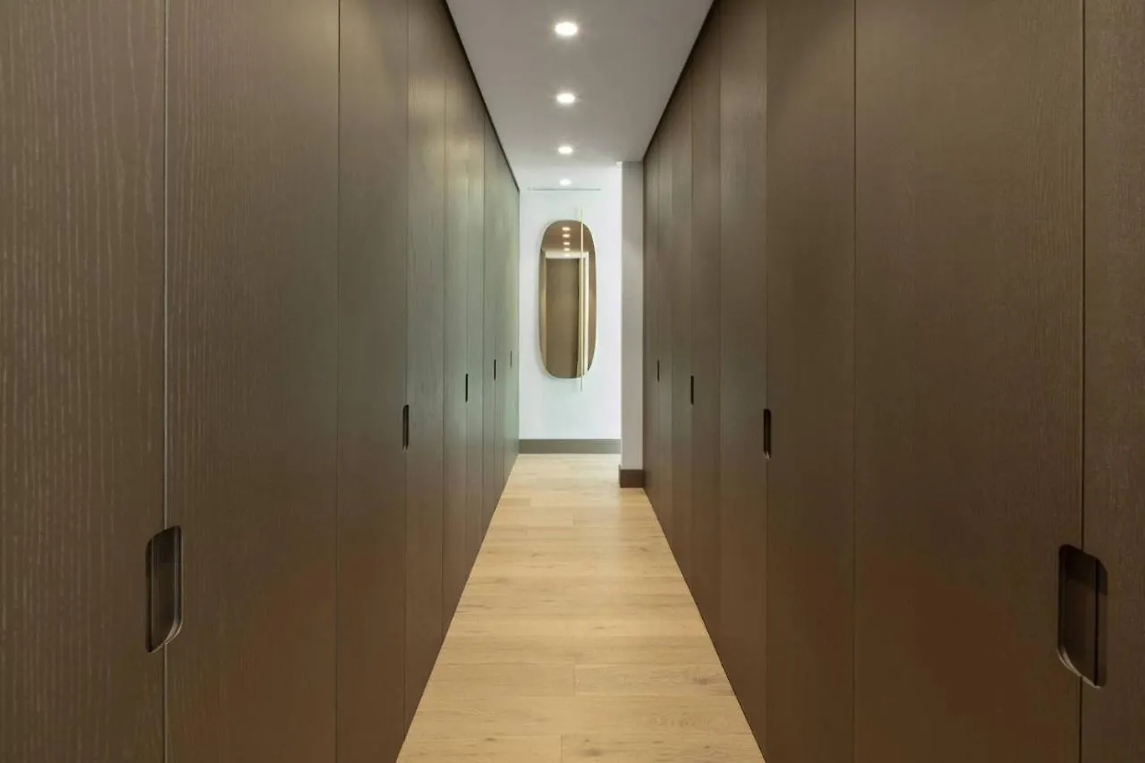 Newly Built 6 Bdrm Luxury Villa In Nueva Andalucia 马尔韦利亚 公寓