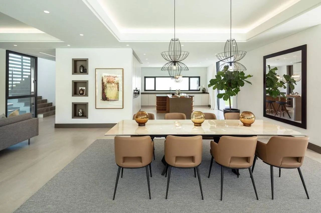 Newly Built 6 Bdrm Luxury Villa In Nueva Andalucia 马尔韦利亚 0*,  西班牙
